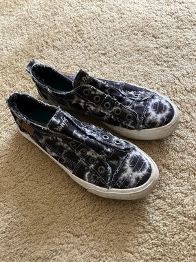 Blowfish Black Tie-Dye Slip-On Sneakers size 9.5